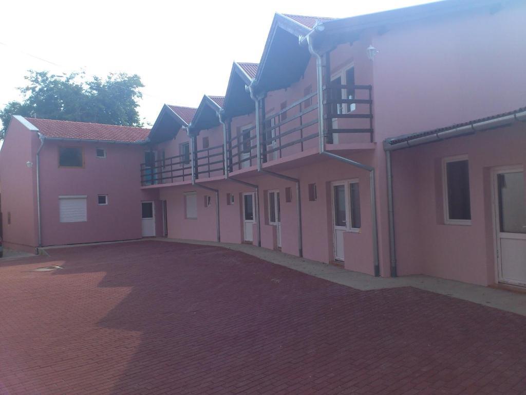 Inn Stefanija Суботица Экстерьер фото